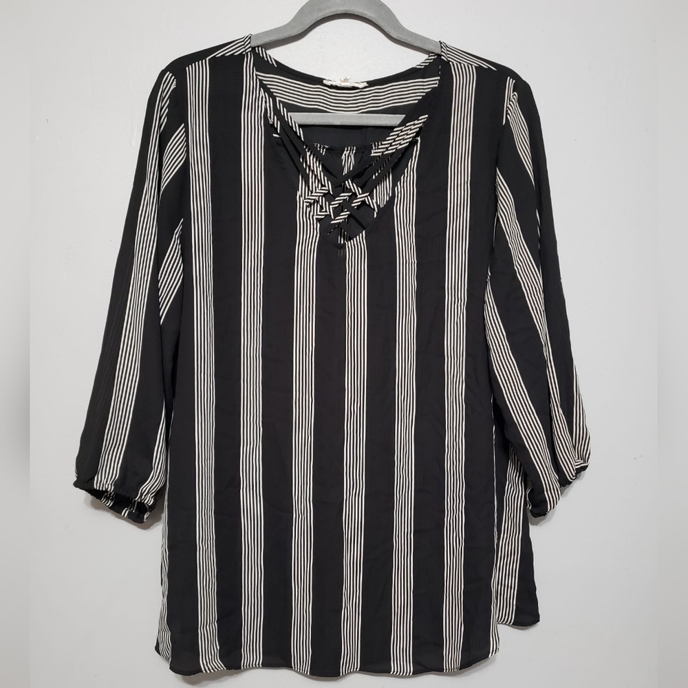 Maurice Black and White Women's Blouse Size XL, 3/4 Sleeves, V Neck Plus Size